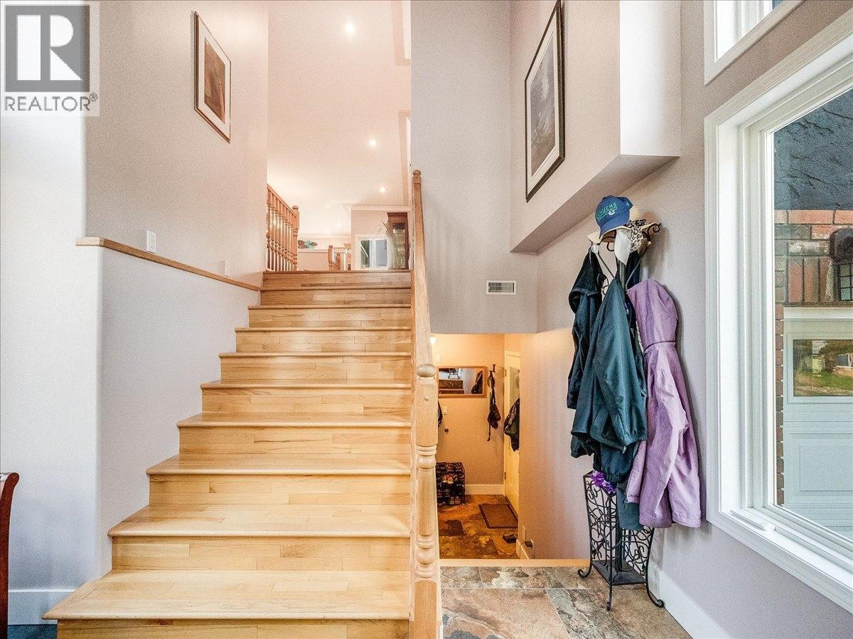 2310 Mcbride Street, Trail, British Columbia  V1R 4N8 - Photo 12 - 10353360