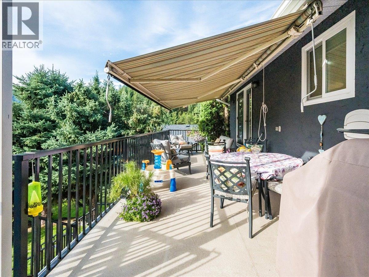 2310 Mcbride Street, Trail, British Columbia  V1R 4N8 - Photo 23 - 10353360