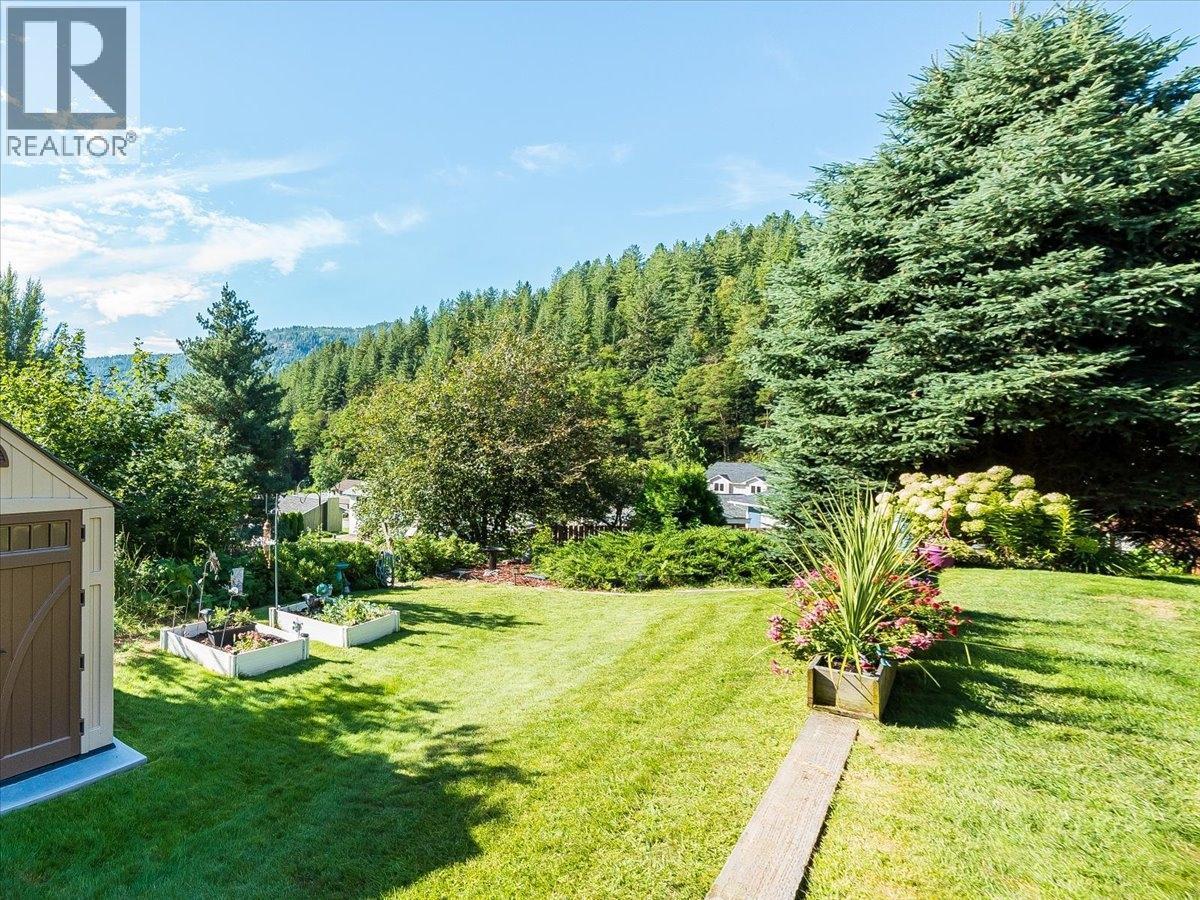 2310 Mcbride Street, Trail, British Columbia  V1R 4N8 - Photo 26 - 10353360