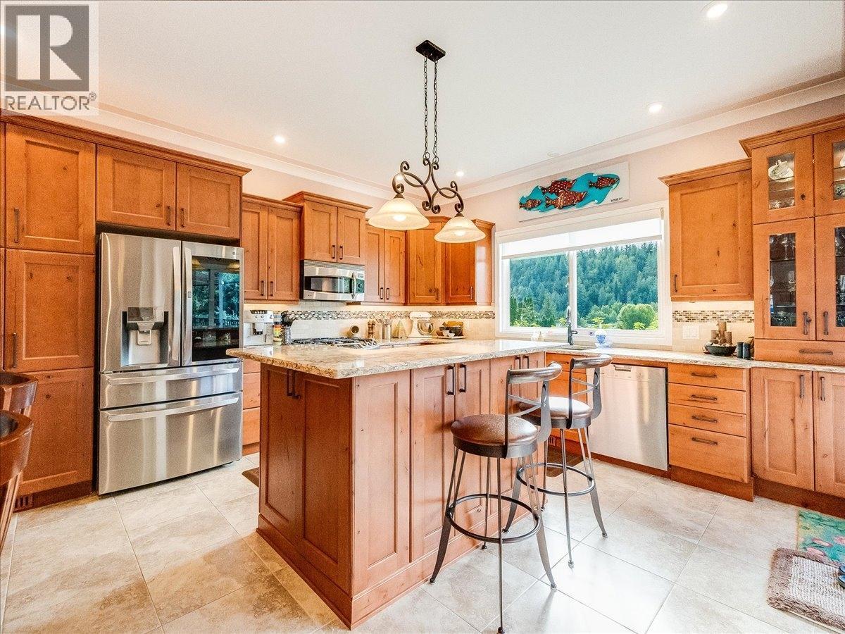 2310 Mcbride Street, Trail, British Columbia  V1R 4N8 - Photo 2 - 10353360