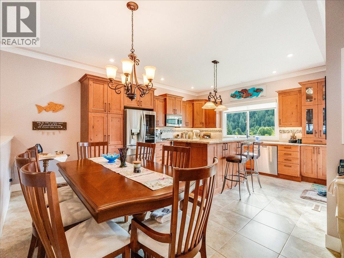 2310 Mcbride Street, Trail, British Columbia  V1R 4N8 - Photo 18 - 10353360
