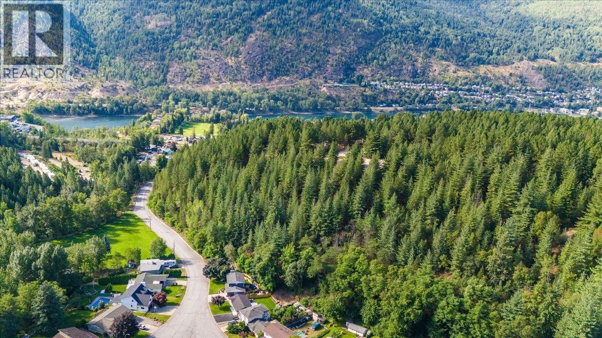 2310 Mcbride Street, Trail, British Columbia  V1R 4N8 - Photo 9 - 10353360