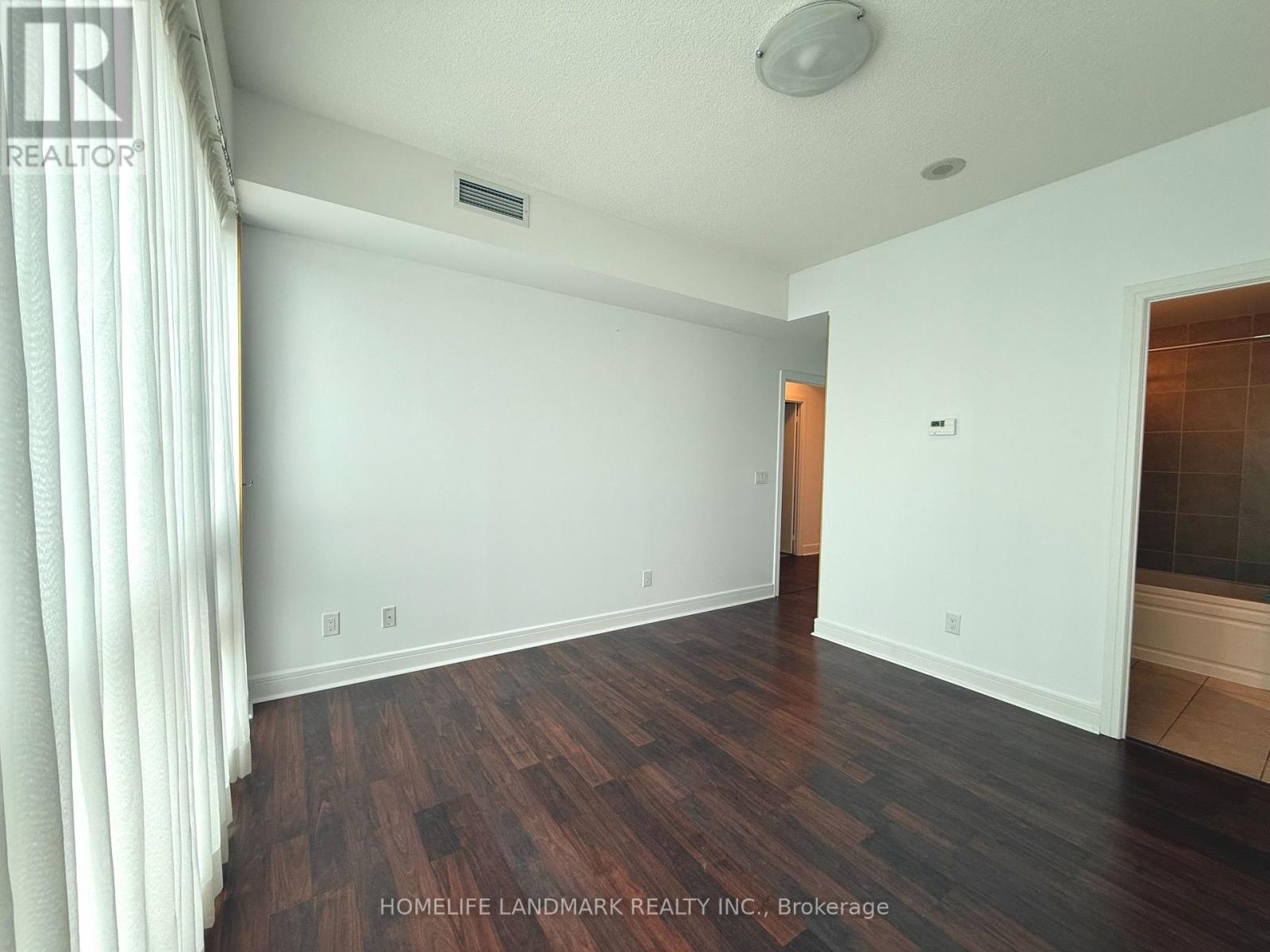 901 - 35 Brian Peck Crescent, Toronto, Ontario  M4G 0A5 - Photo 8 - C12425015