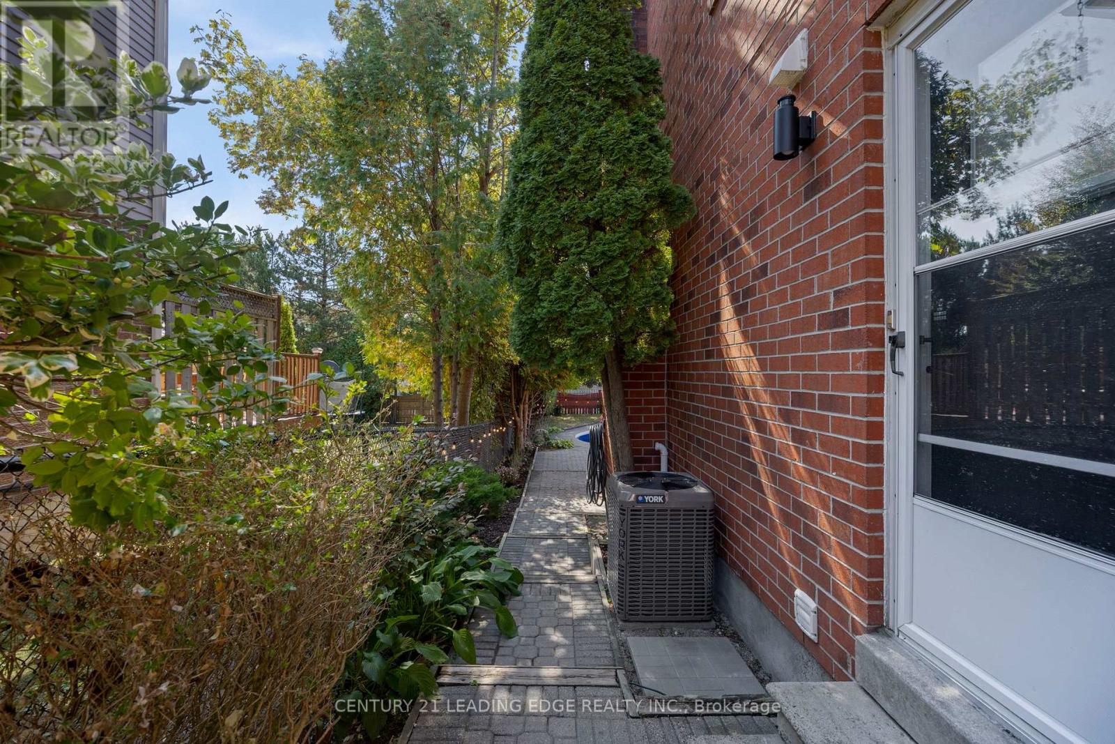 1211 Bridge Gate Crescent, Pickering, Ontario  L1X 1A3 - Photo 38 - E12424975