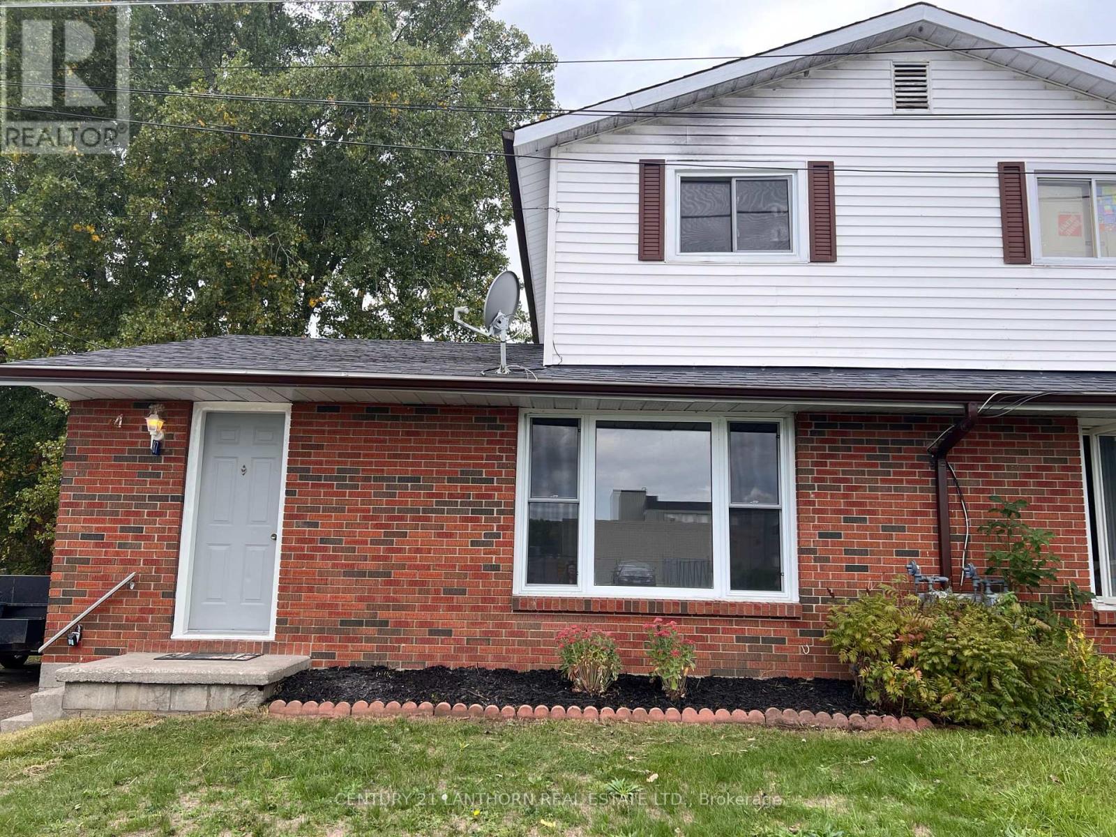87-89 Scott Avenue, Quinte West (Frankford Ward), Ontario  K0K 2C0 - Photo 3 - X12130920