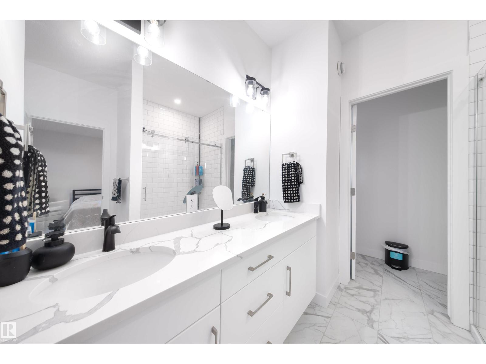 11204 & 11206 55 Av Nw, Edmonton, Alberta  T6H 0X1 - Photo 11 - E4458788