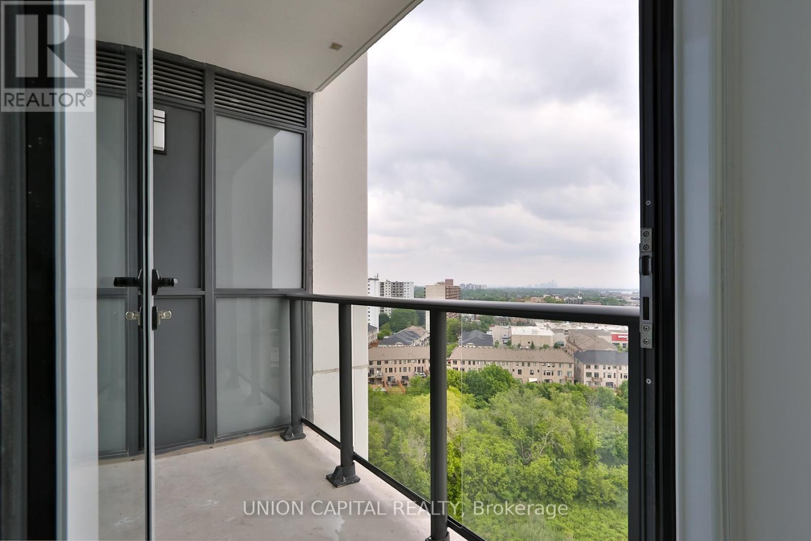 1104 - 1063 Douglas Mccurdy Comm Circle, Mississauga, Ontario  L5G 0C5 - Photo 11 - W12424991