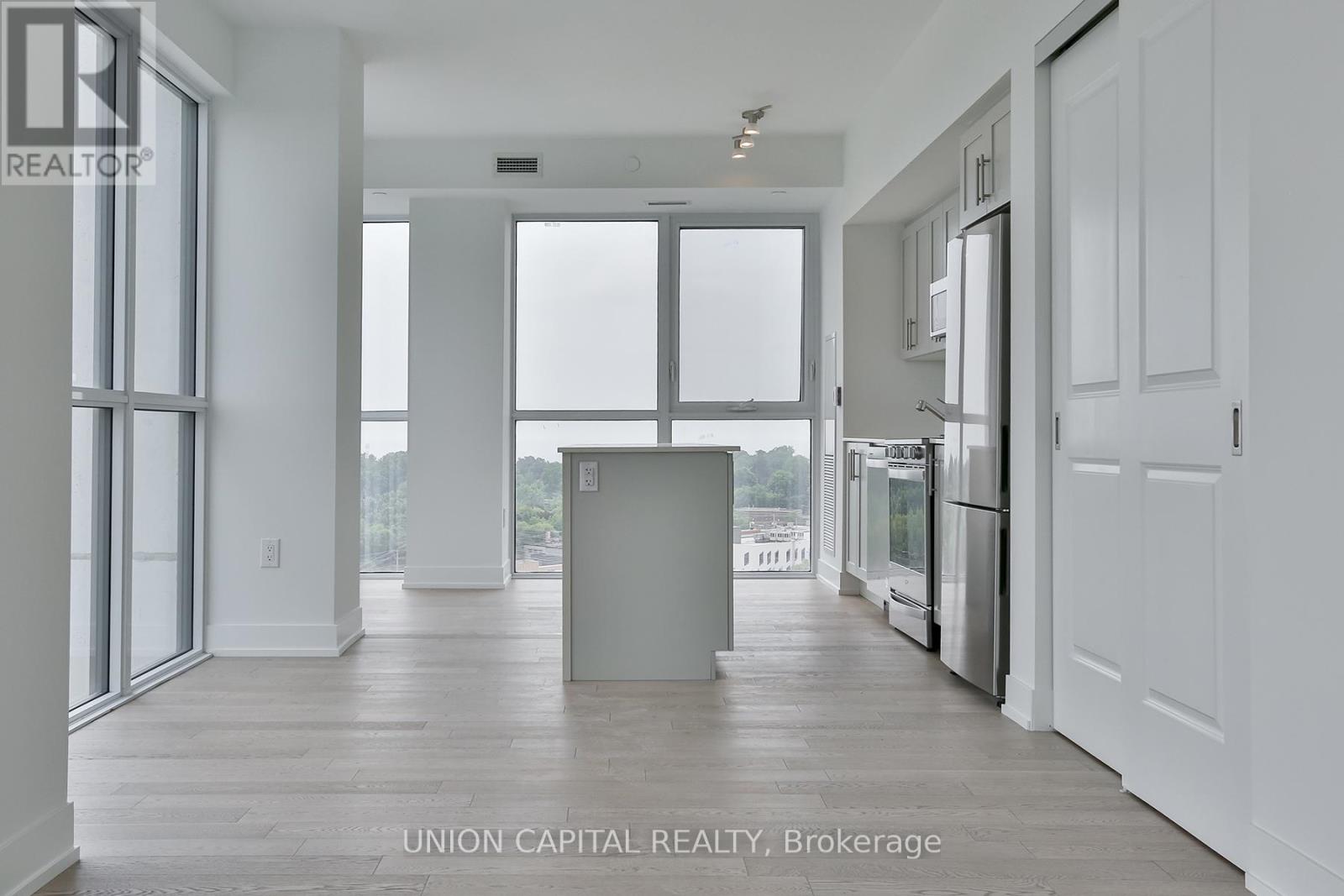 1104 - 1063 Douglas Mccurdy Comm Circle, Mississauga, Ontario  L5G 0C5 - Photo 2 - W12424991
