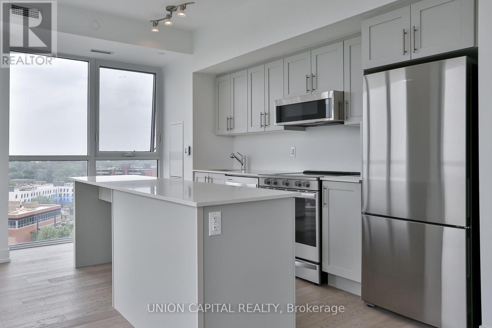 1104 - 1063 Douglas Mccurdy Comm Circle, Mississauga, Ontario  L5G 0C5 - Photo 3 - W12424991