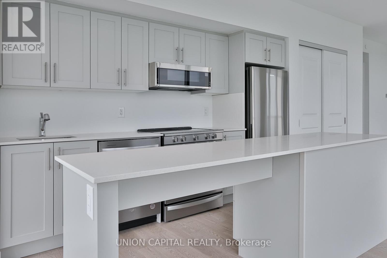 1104 - 1063 Douglas Mccurdy Comm Circle, Mississauga, Ontario  L5G 0C5 - Photo 4 - W12424991