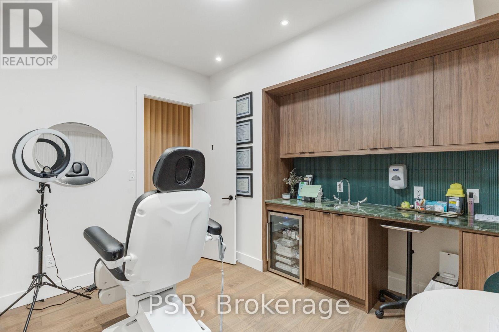 1656 Queen Street W, Toronto, Ontario  M6R 1B2 - Photo 19 - W12425002