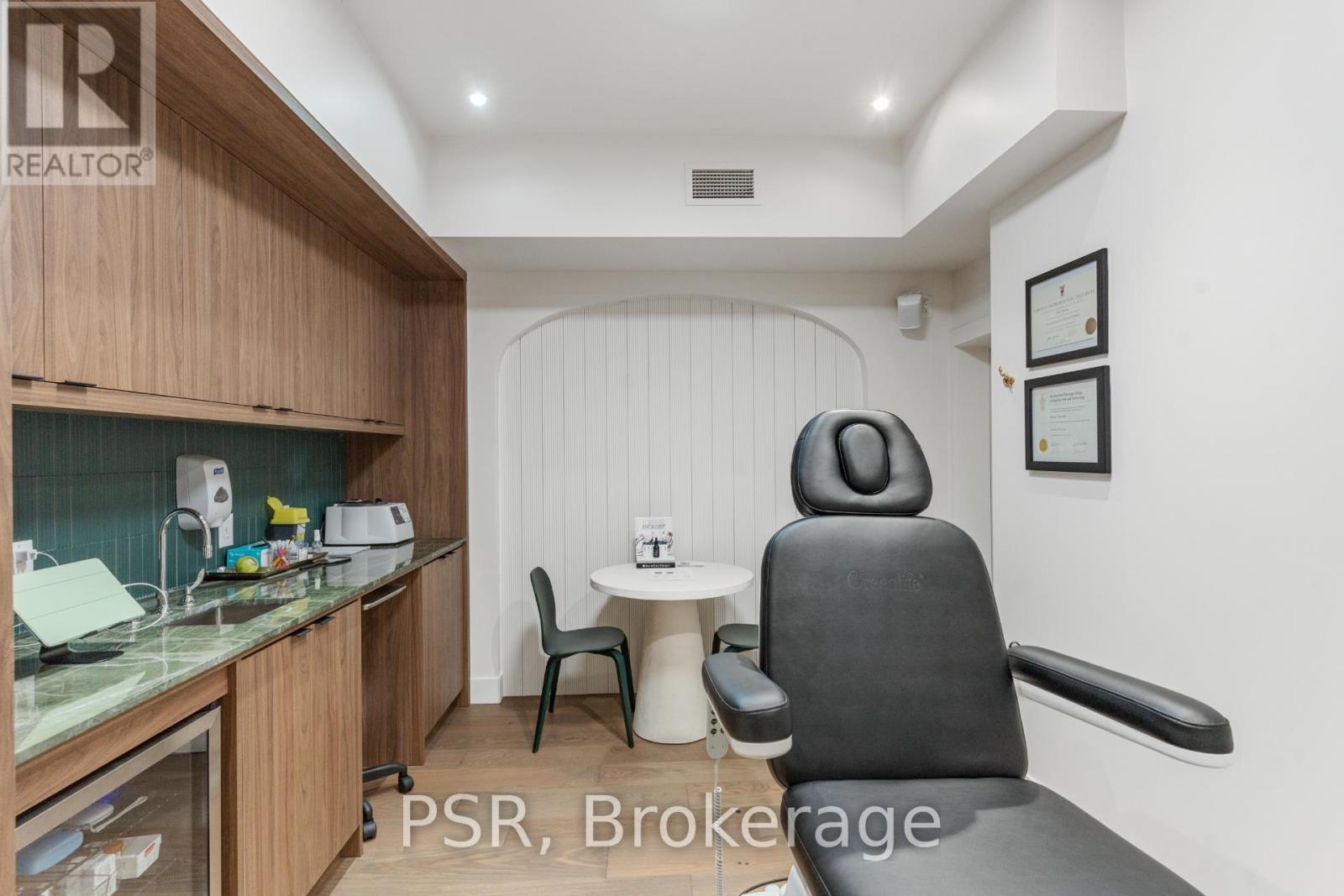 1656 Queen Street W, Toronto, Ontario  M6R 1B2 - Photo 23 - W12425002