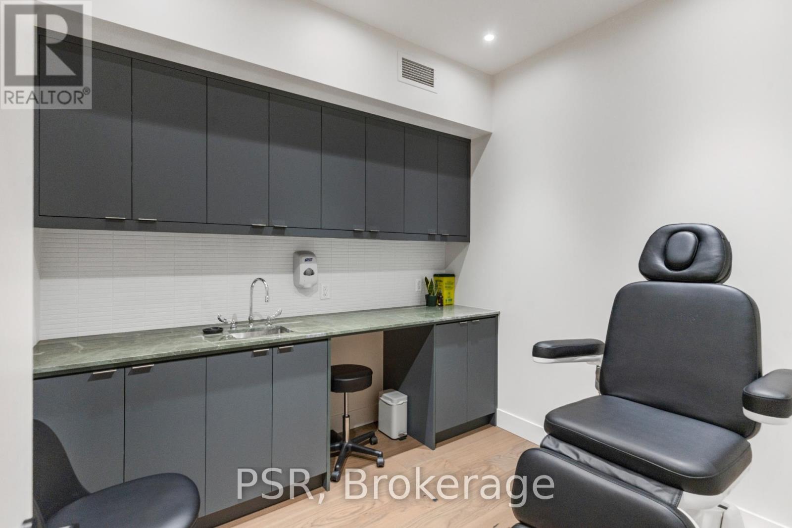 1656 Queen Street W, Toronto, Ontario  M6R 1B2 - Photo 26 - W12425002