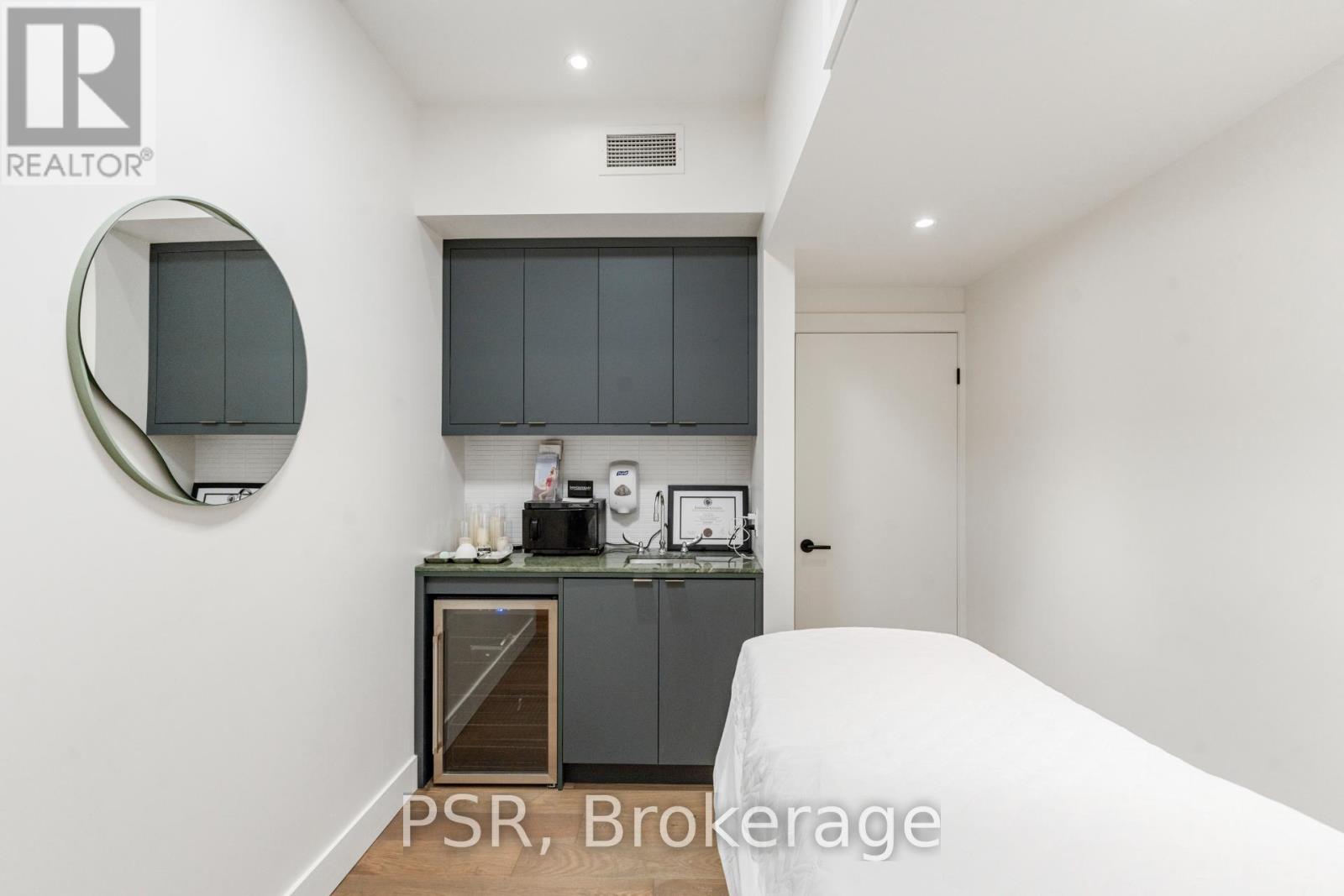1656 Queen Street W, Toronto, Ontario  M6R 1B2 - Photo 30 - W12425002