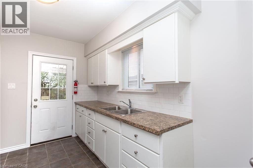 44 St. Peter Street, St. Catharines, Ontario  L2T 1P2 - Photo 4 - 40773420