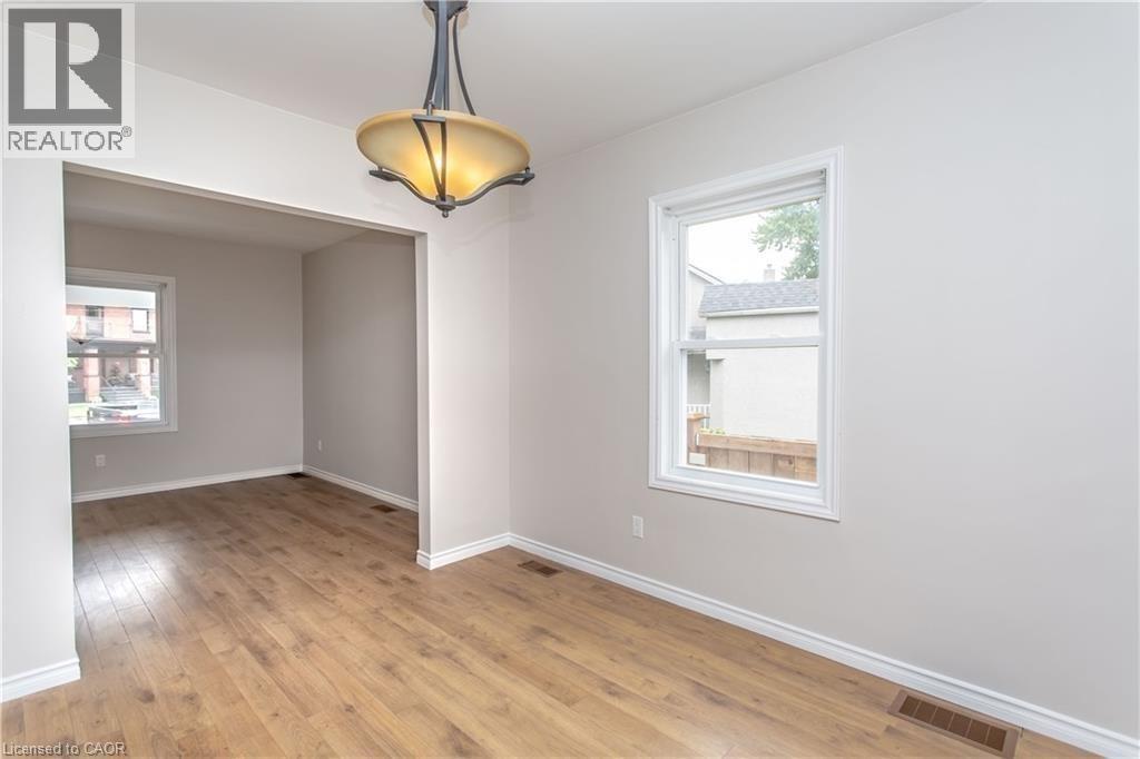 44 St. Peter Street, St. Catharines, Ontario  L2T 1P2 - Photo 8 - 40773420