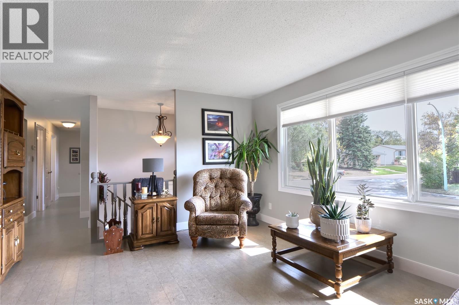 1435 Sioux Crescent Sw, Moose Jaw, Saskatchewan  S6H 7C8 - Photo 3 - SK019158