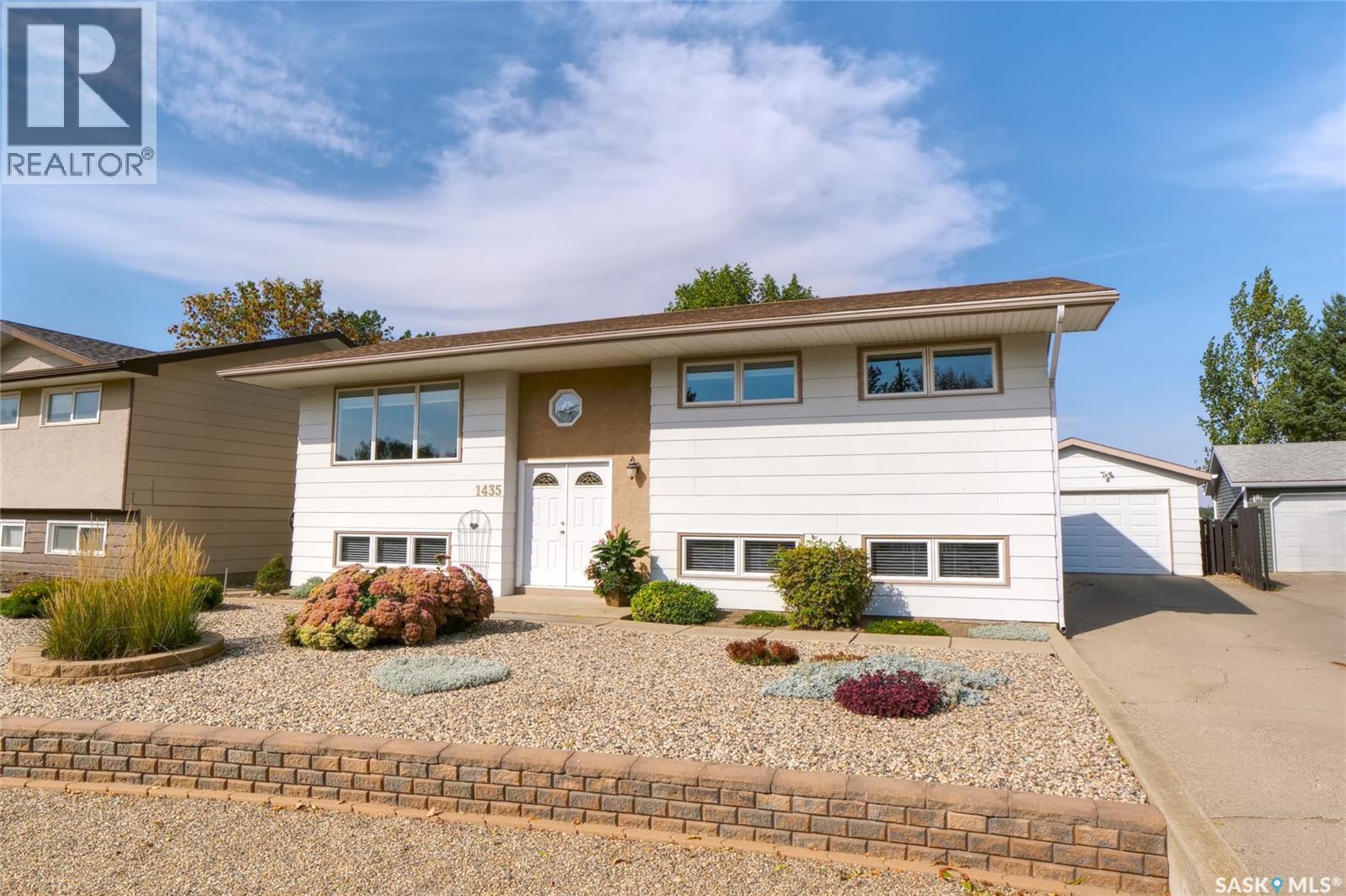 1435 Sioux CRESCENT SW, Moose Jaw, Saskatchewan