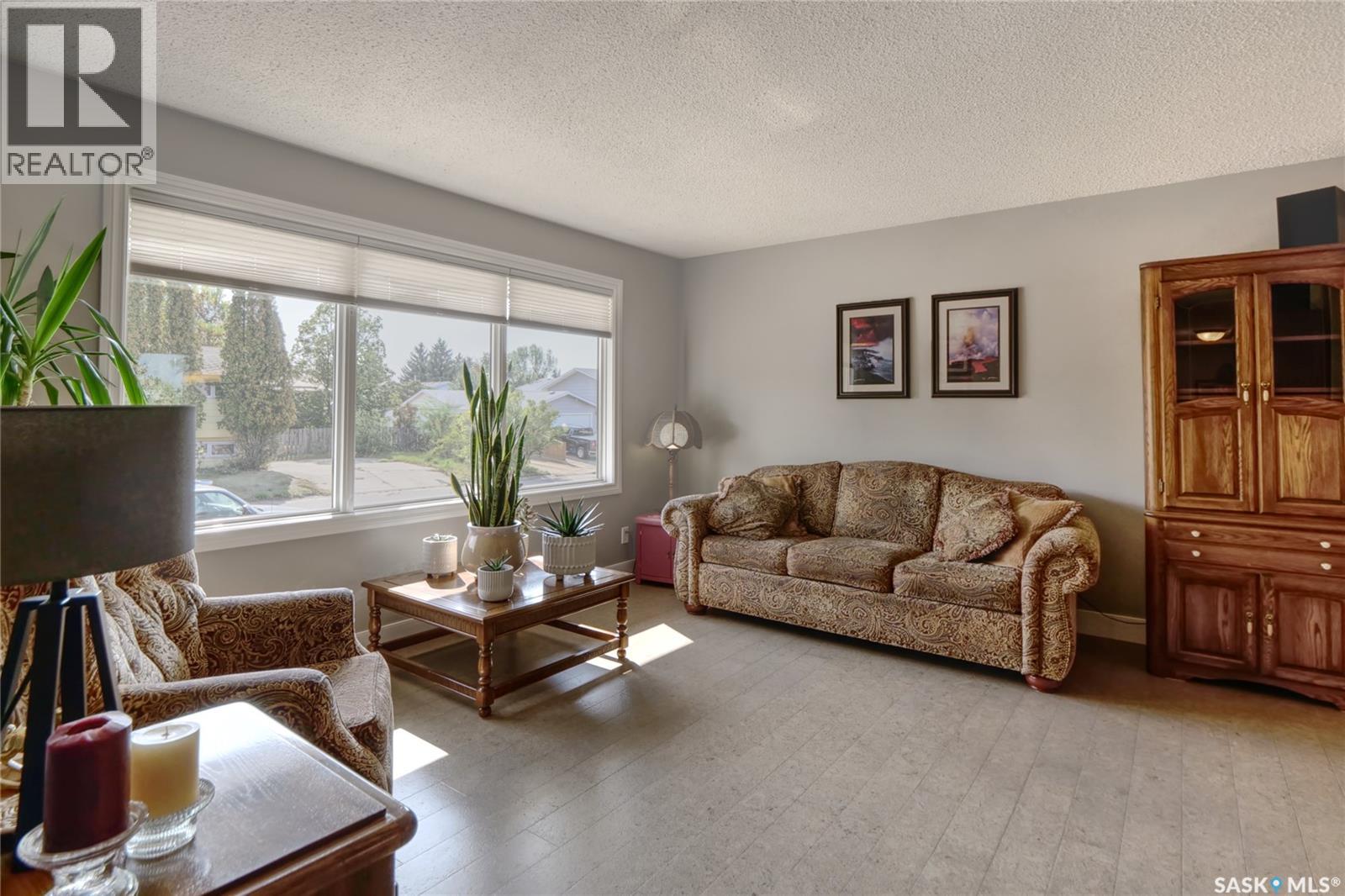 1435 Sioux Crescent Sw, Moose Jaw, Saskatchewan  S6H 7C8 - Photo 4 - SK019158
