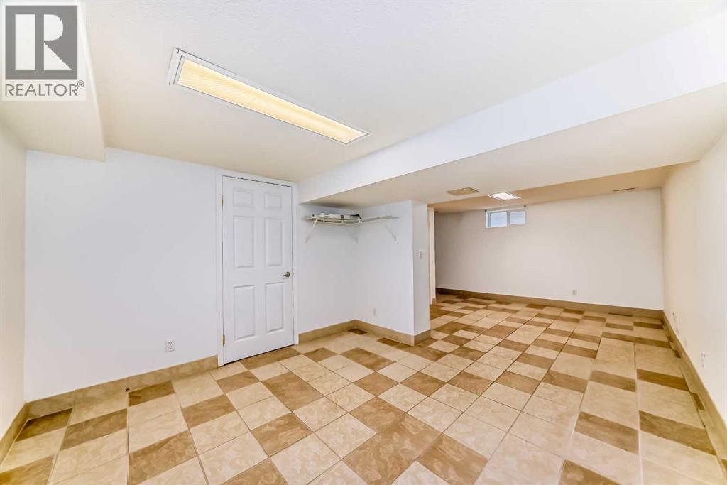42 Ypres Green Sw, Calgary, Alberta  T2T 6M1 - Photo 32 - A2252885