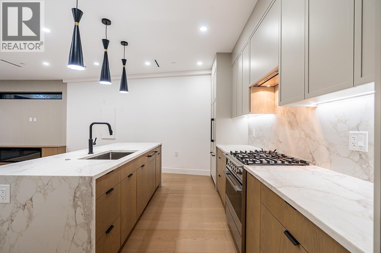 1 2282 E 8th Avenue, Vancouver, British Columbia  V5N 1V5 - Photo 1 - R3051798