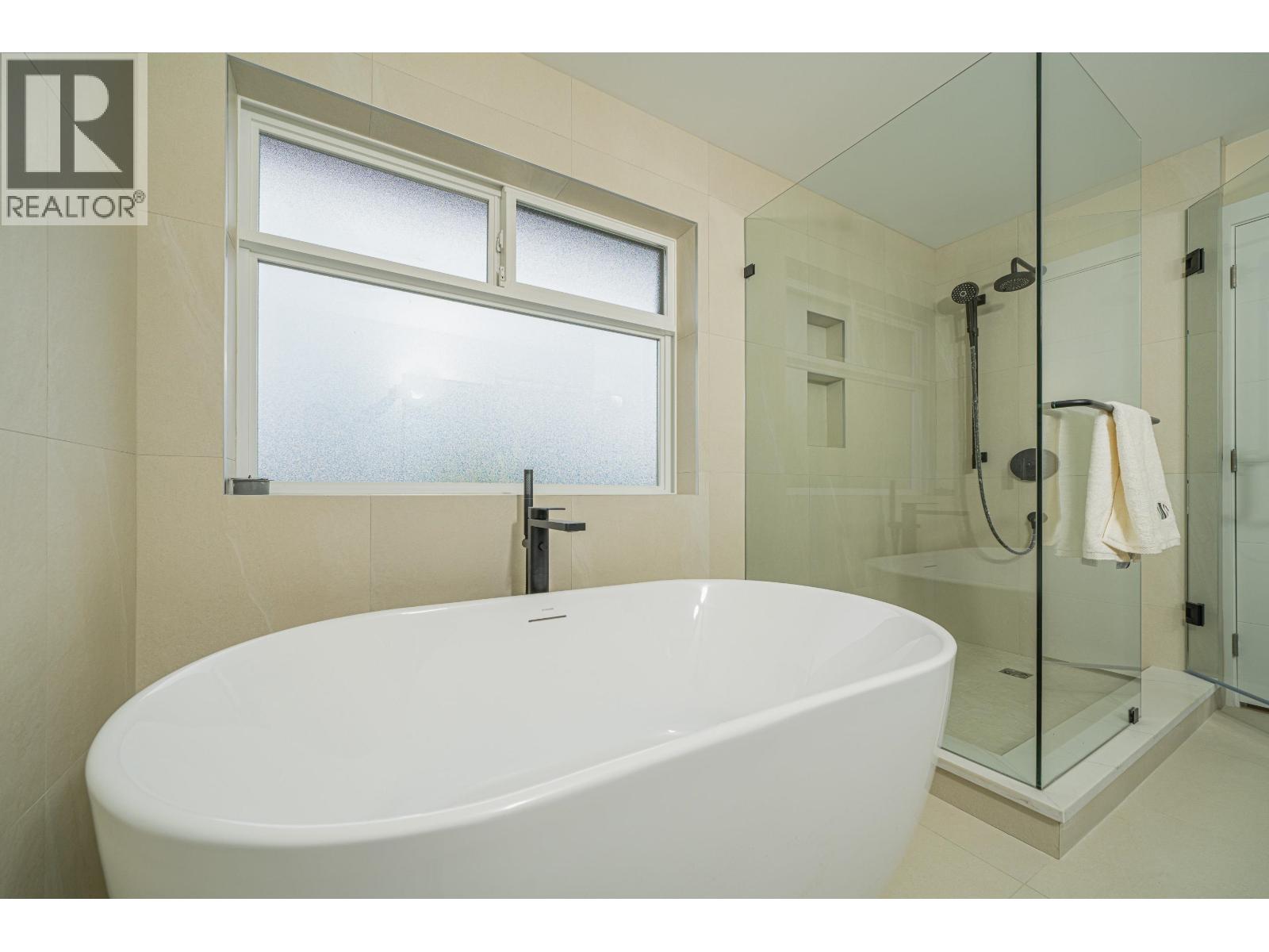 1 5115 Buxton Street, Burnaby, British Columbia  V5H 1J7 - Photo 5 - R2975238