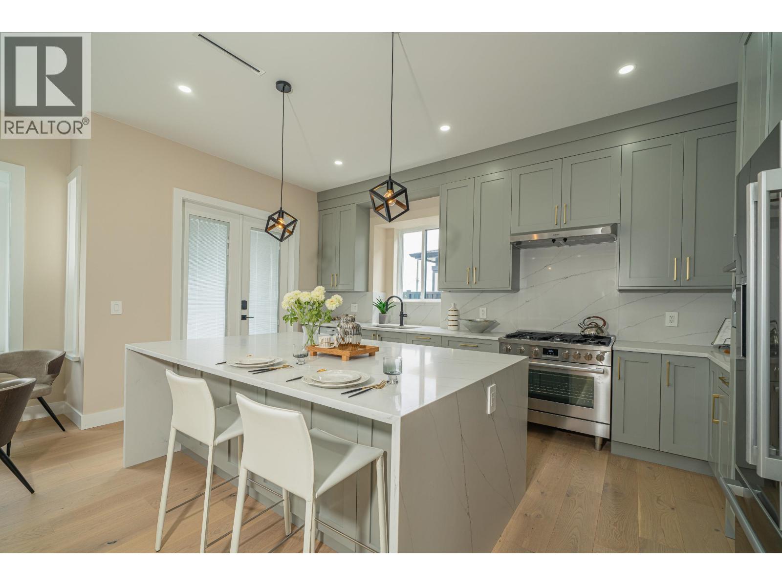 1 5115 Buxton Street, Burnaby, British Columbia  V5H 1J7 - Photo 3 - R2975238