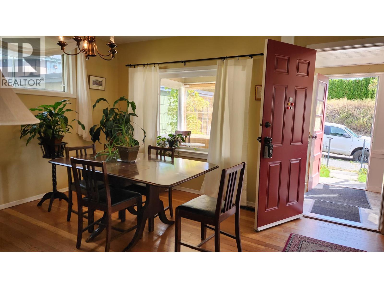 2181 Queen Street, Rossland, British Columbia  V0G 1Y0 - Photo 10 - 10363916