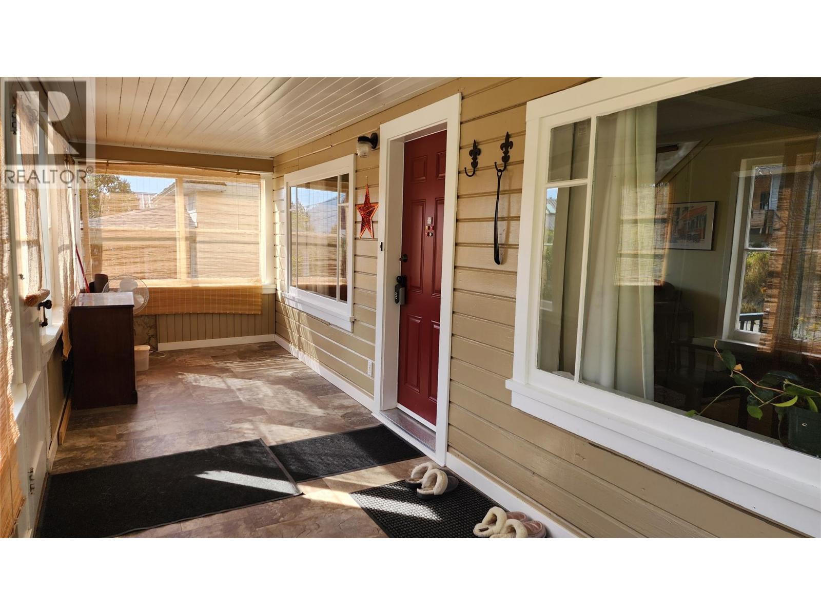 2181 Queen Street, Rossland, British Columbia  V0G 1Y0 - Photo 8 - 10363916