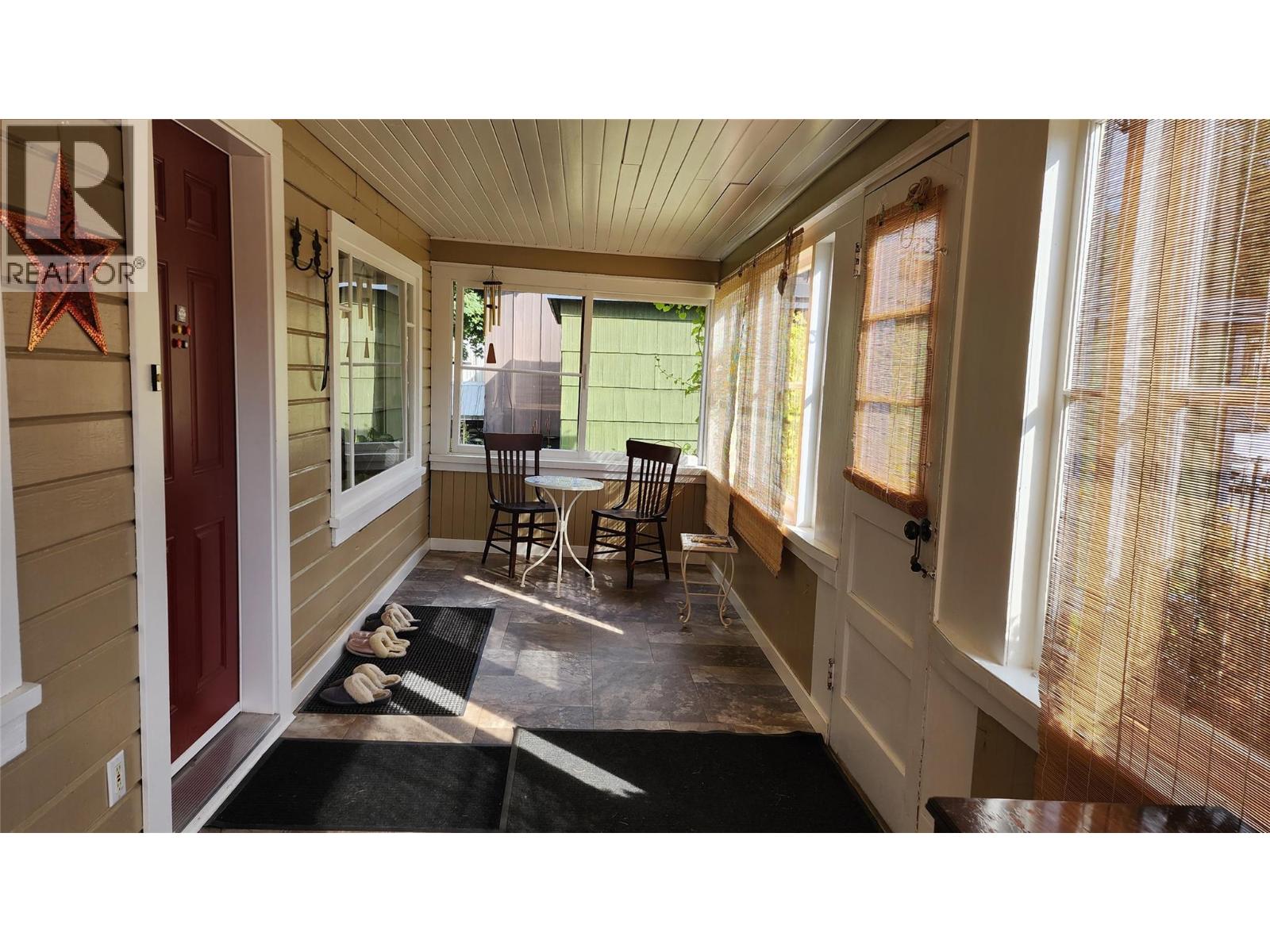 2181 Queen Street, Rossland, British Columbia  V0G 1Y0 - Photo 9 - 10363916
