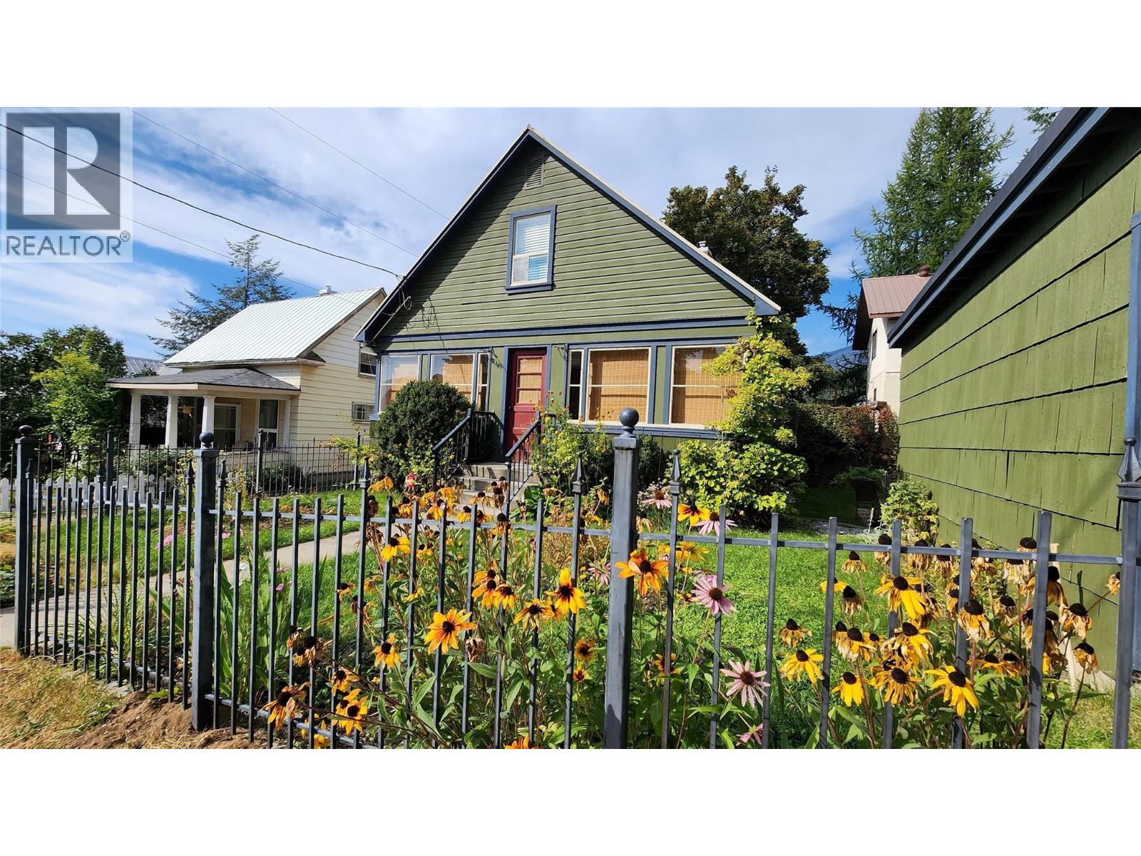 2181 Queen Street, Rossland, British Columbia  V0G 1Y0 - Photo 3 - 10363916