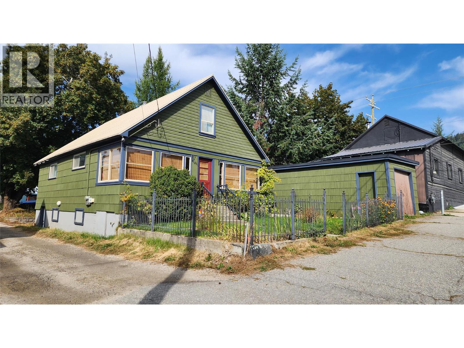 2181 Queen Street, Rossland, British Columbia  V0G 1Y0 - Photo 2 - 10363916