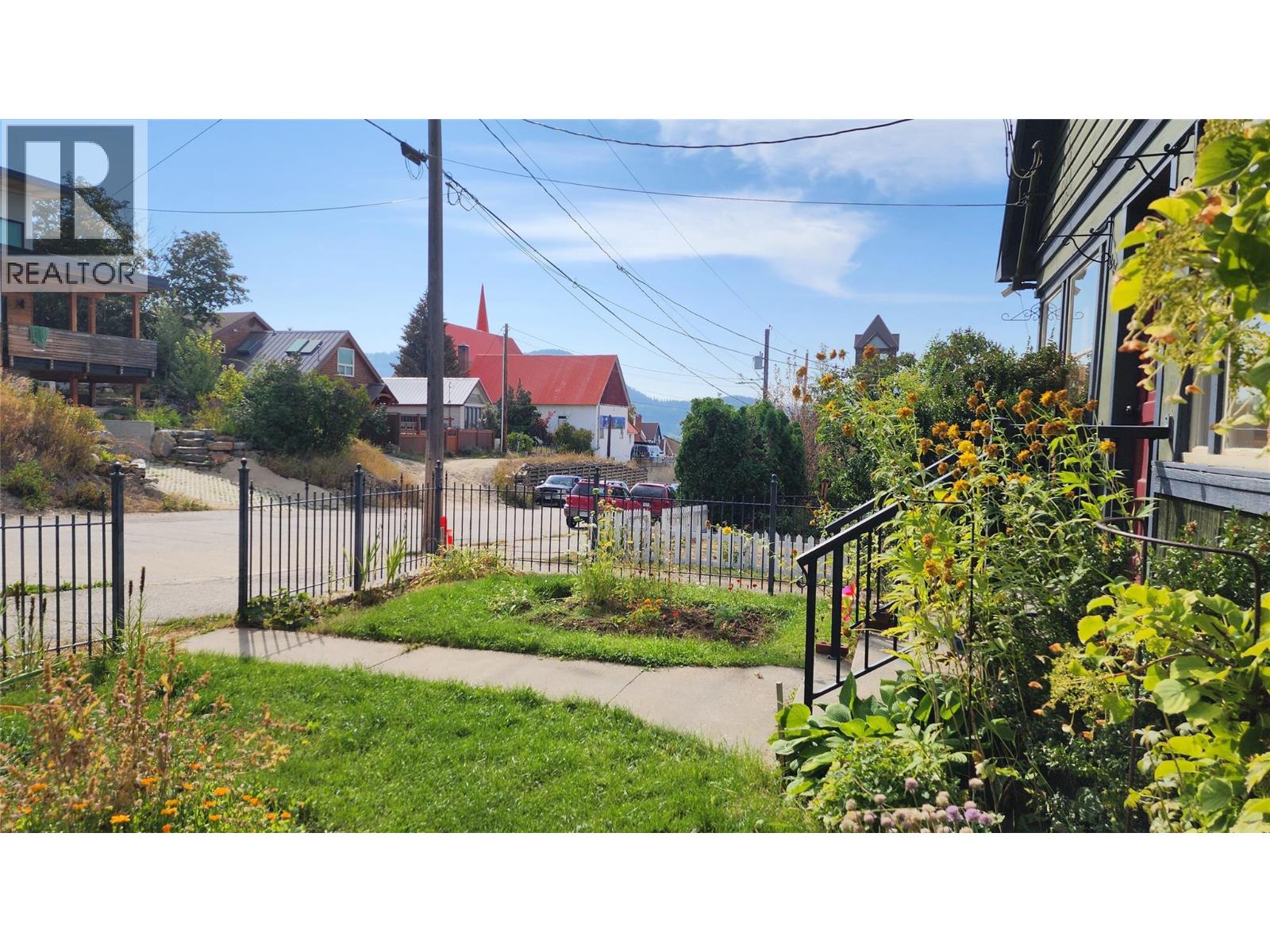 2181 Queen Street, Rossland, British Columbia  V0G 1Y0 - Photo 4 - 10363916
