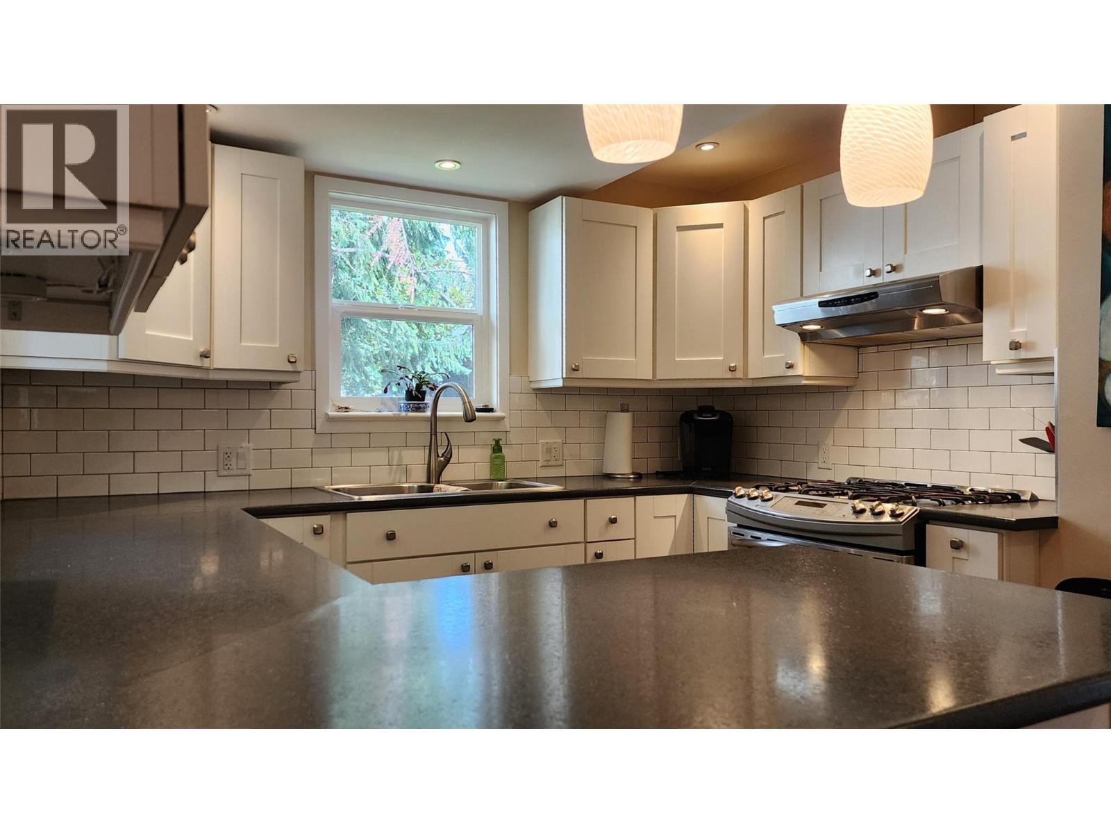2181 Queen Street, Rossland, British Columbia  V0G 1Y0 - Photo 22 - 10363916