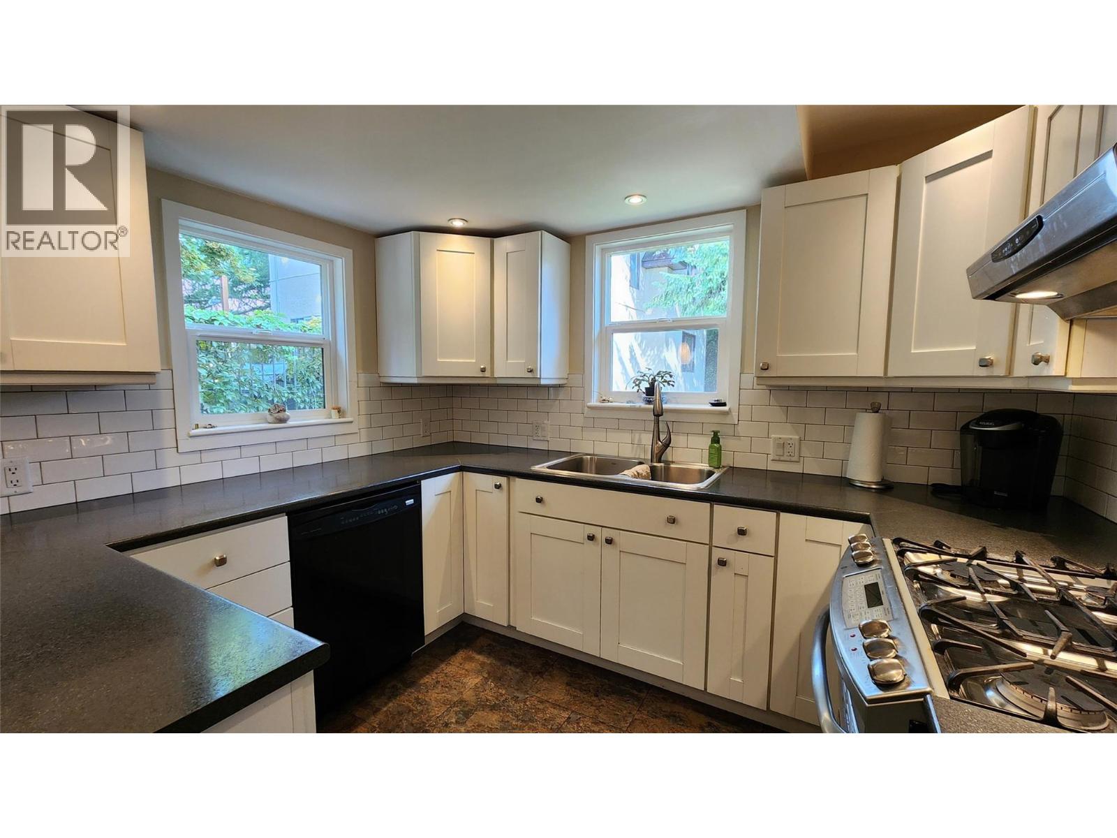 2181 Queen Street, Rossland, British Columbia  V0G 1Y0 - Photo 20 - 10363916