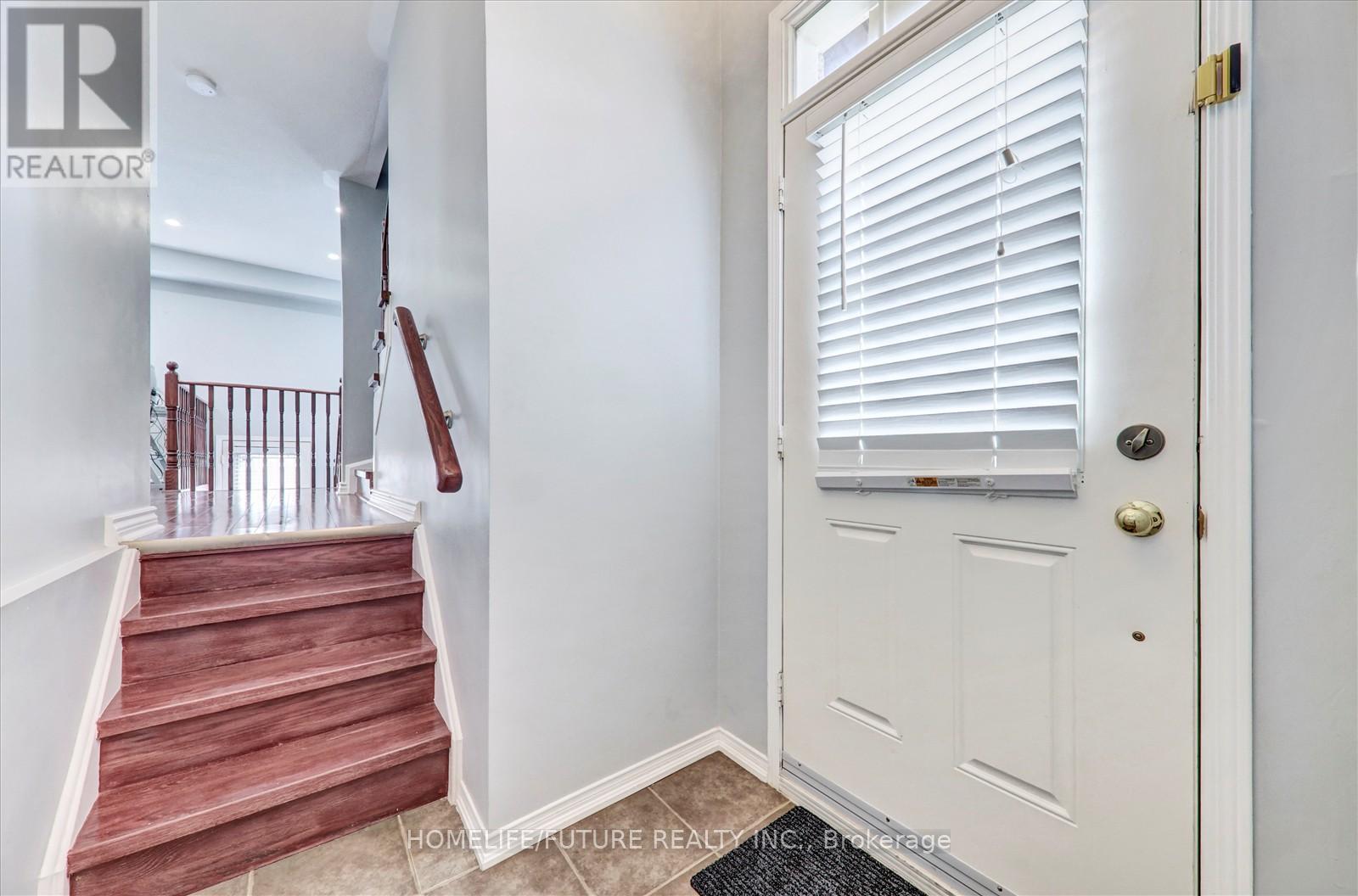 38 Lavan Lane, Ajax, Ontario  L1T 0H1 - Photo 9 - E12424087