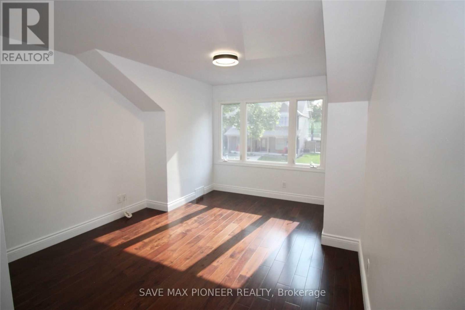5 Parkview Boulevard, Halton Hills, Ontario  L7G 2Y2 - Photo 11 - W12425033