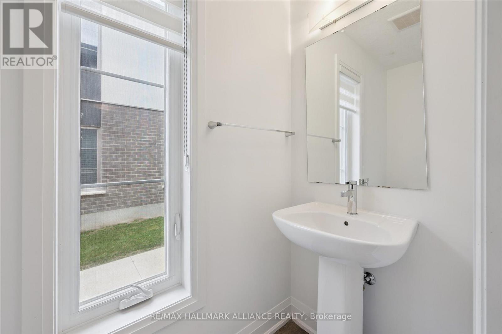 38 Steele Crescent, Guelph, Ontario  N1E 0S7 - Photo 14 - X12409985