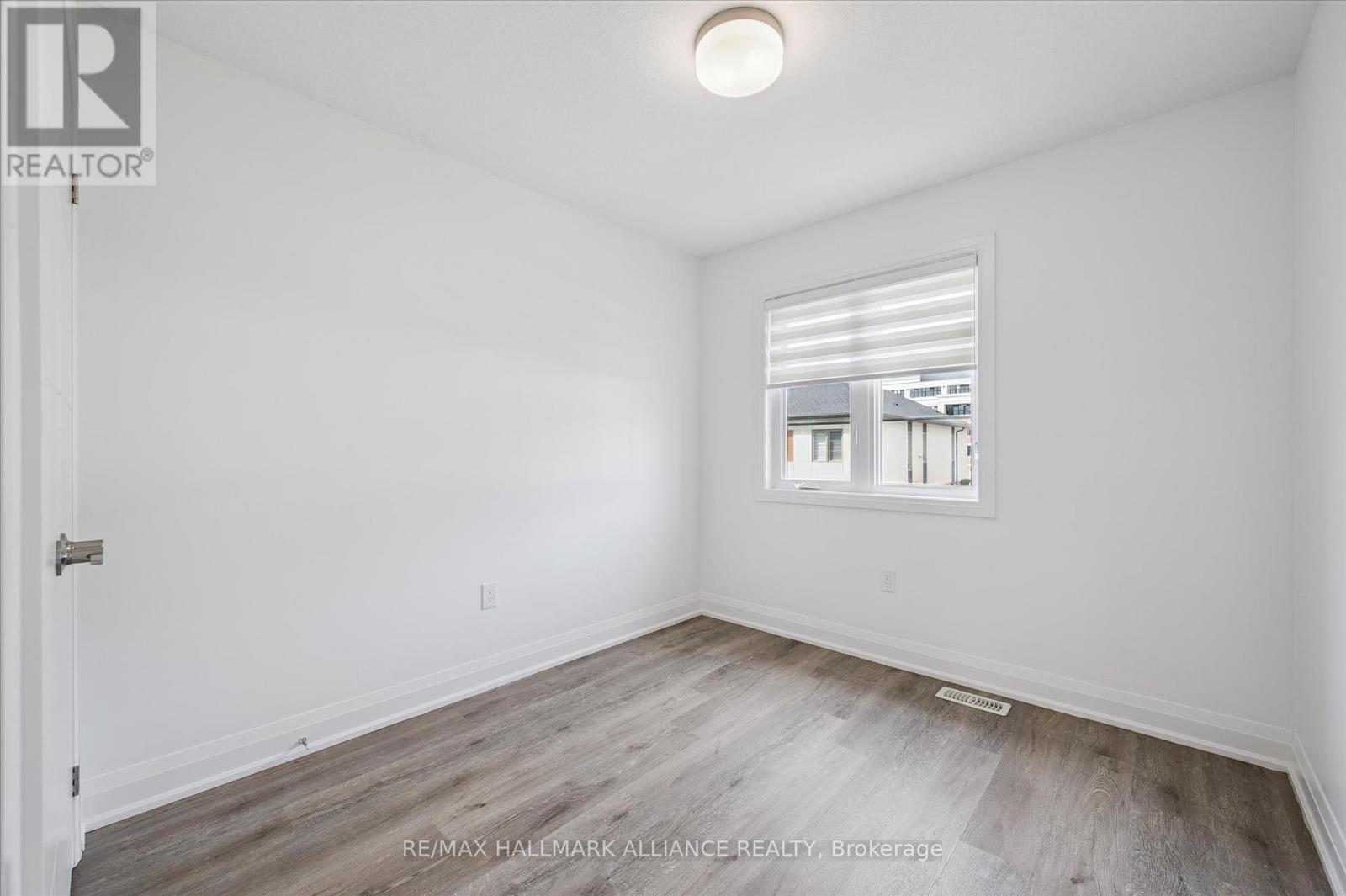 38 Steele Crescent, Guelph, Ontario  N1E 0S7 - Photo 19 - X12409985