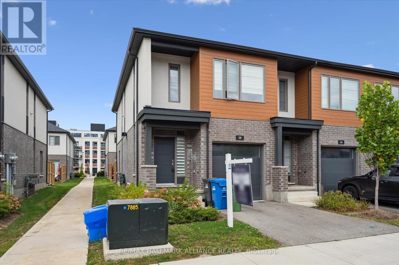 38 Steele Crescent, Guelph, Ontario  N1E 0S7 - Photo 4 - X12409985