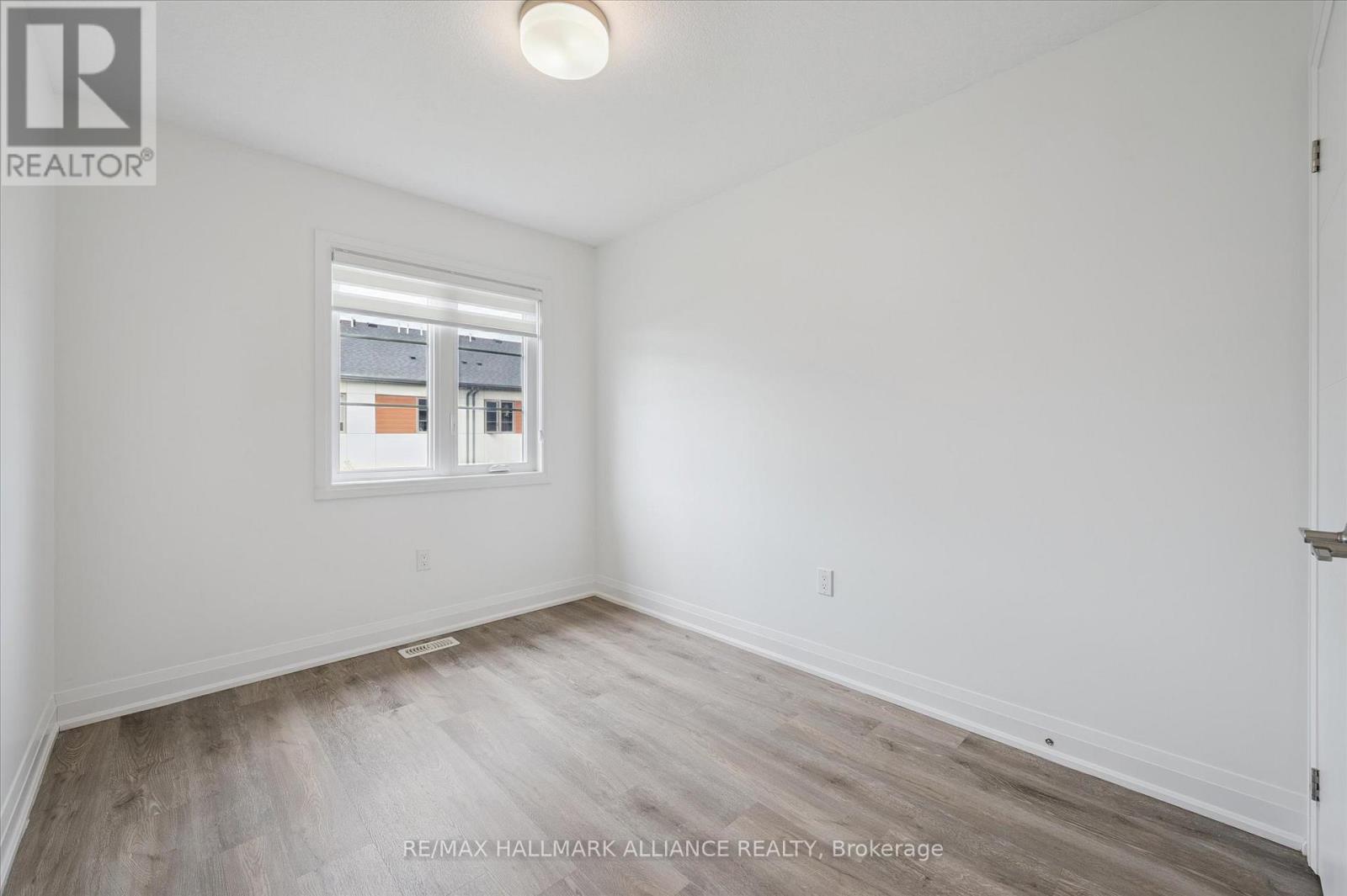 38 Steele Crescent, Guelph, Ontario  N1E 0S7 - Photo 17 - X12409985