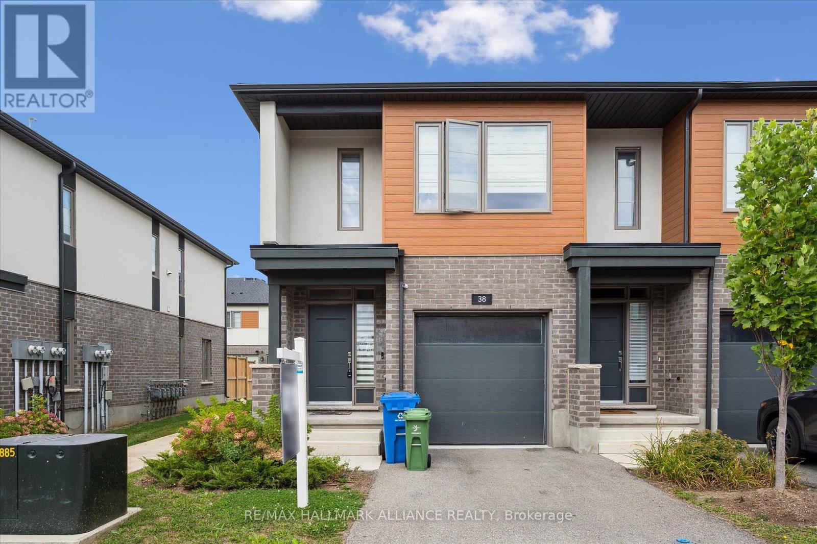 38 STEELE CRESCENT, Guelph, Ontario