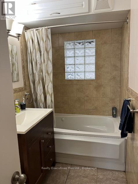 122 Hawthorne Road, Oakville, Ontario  L6K 1V8 - Photo 10 - W12425079