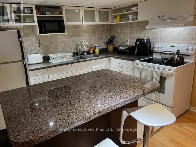 122 Hawthorne Road, Oakville, Ontario  L6K 1V8 - Photo 19 - W12425079