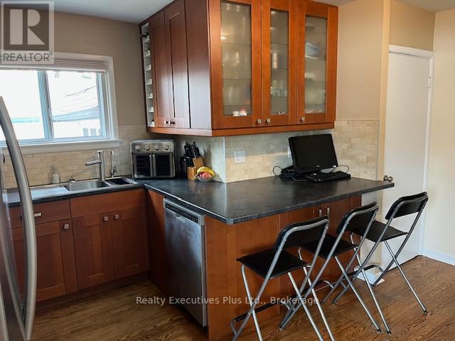 122 Hawthorne Road, Oakville, Ontario  L6K 1V8 - Photo 8 - W12425079