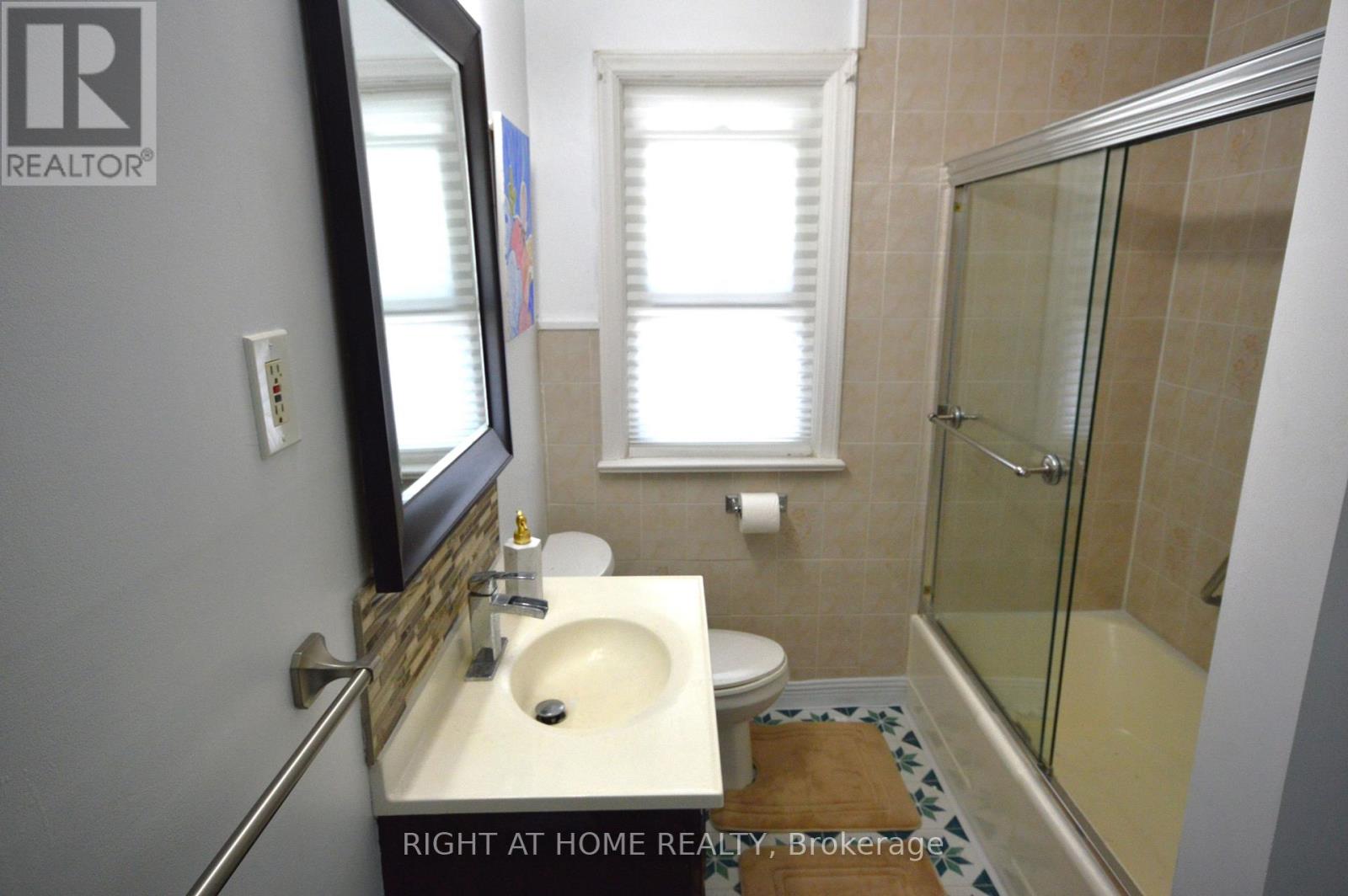 117 Barker Street, London East (East C), Ontario  N5Y 1X9 - Photo 12 - X12425032