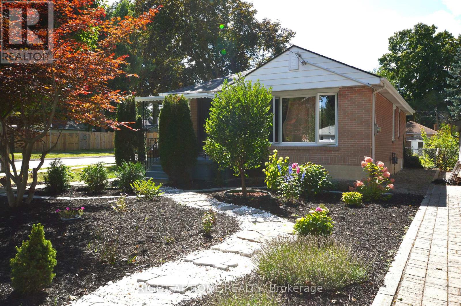 117 Barker Street, London East (East C), Ontario  N5Y 1X9 - Photo 2 - X12425032