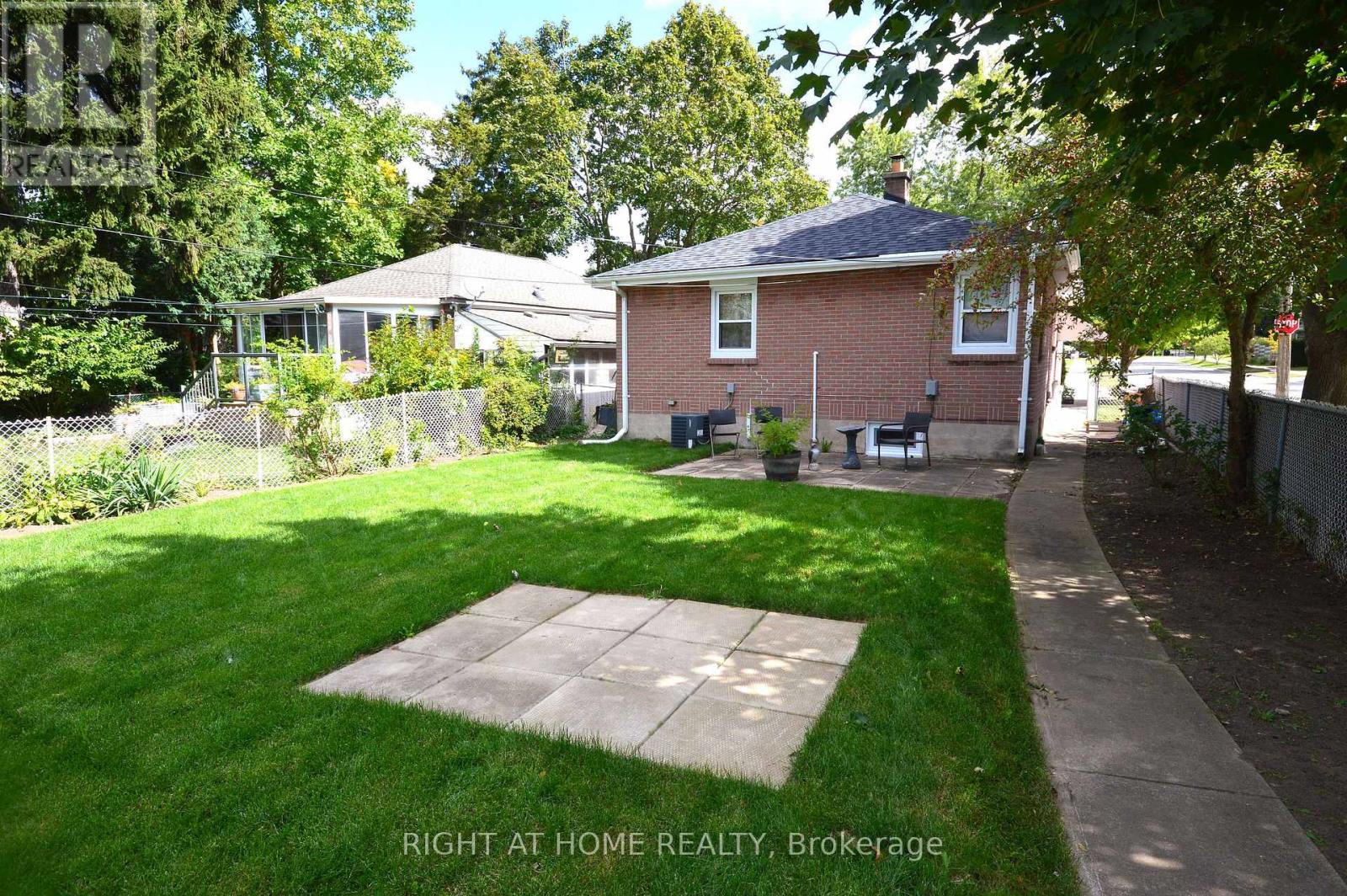 117 Barker Street, London East (East C), Ontario  N5Y 1X9 - Photo 4 - X12425032