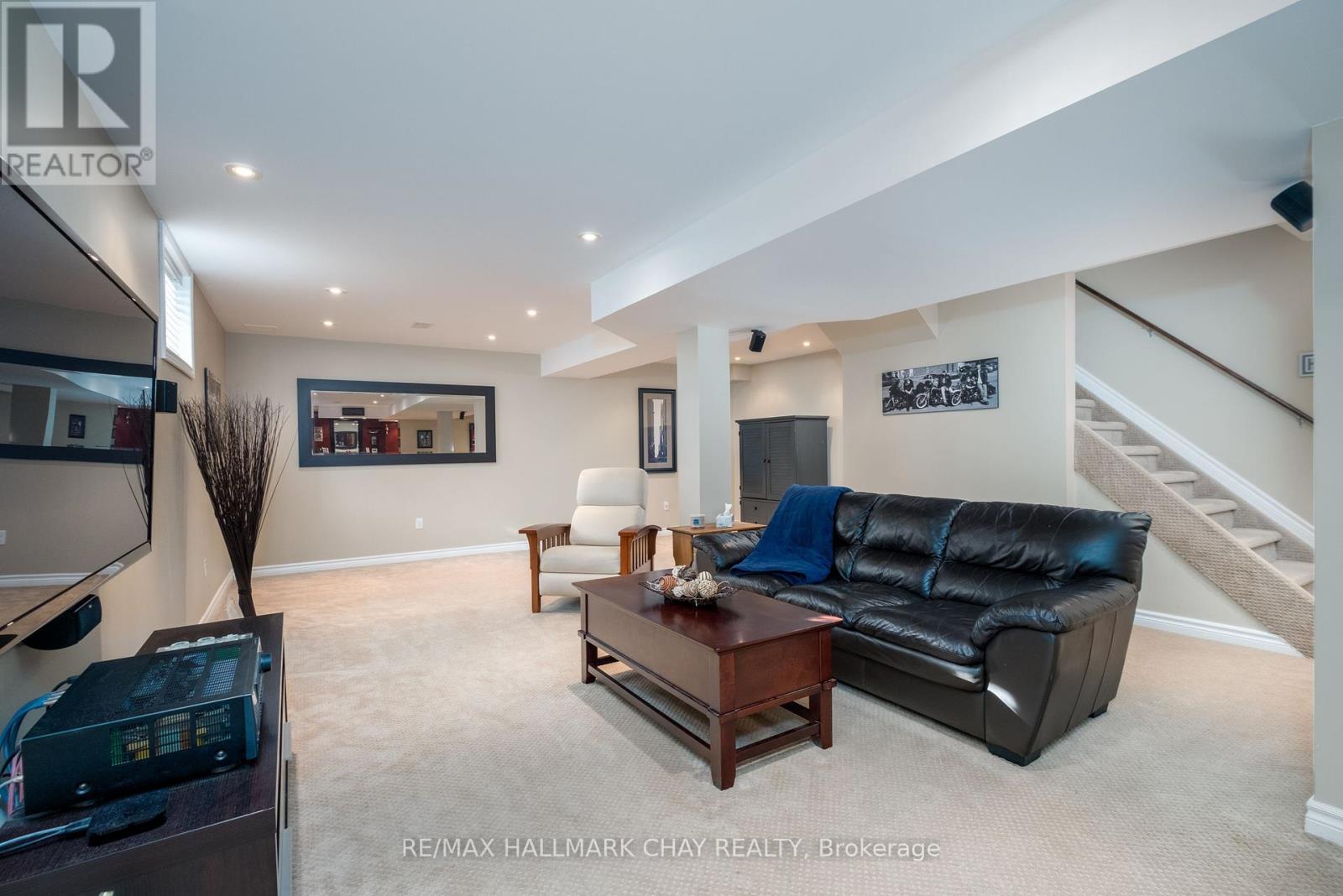 105 Crompton Drive, Barrie, Ontario  L4M 6N9 - Photo 11 - S12401397