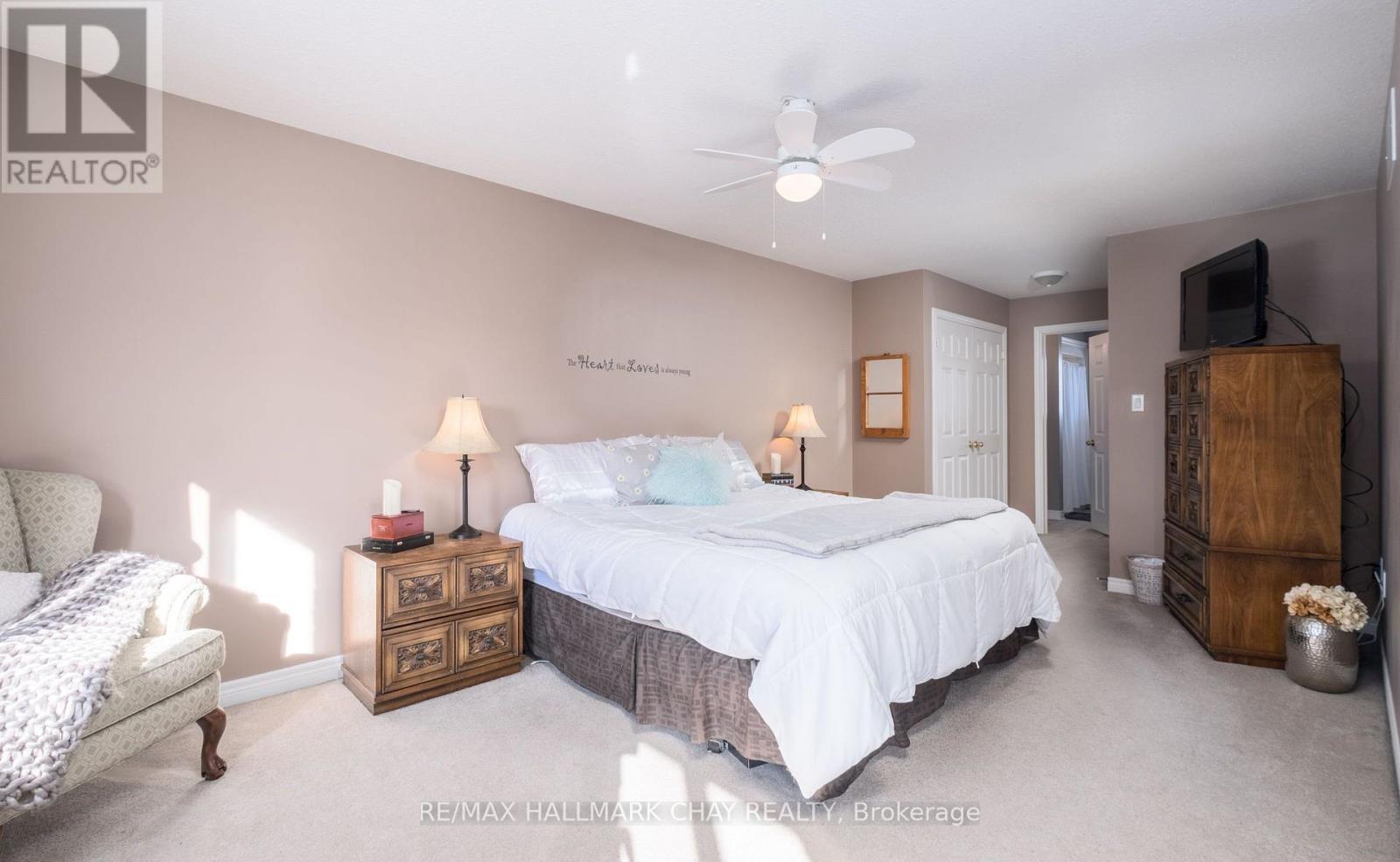 105 Crompton Drive, Barrie, Ontario  L4M 6N9 - Photo 21 - S12401397